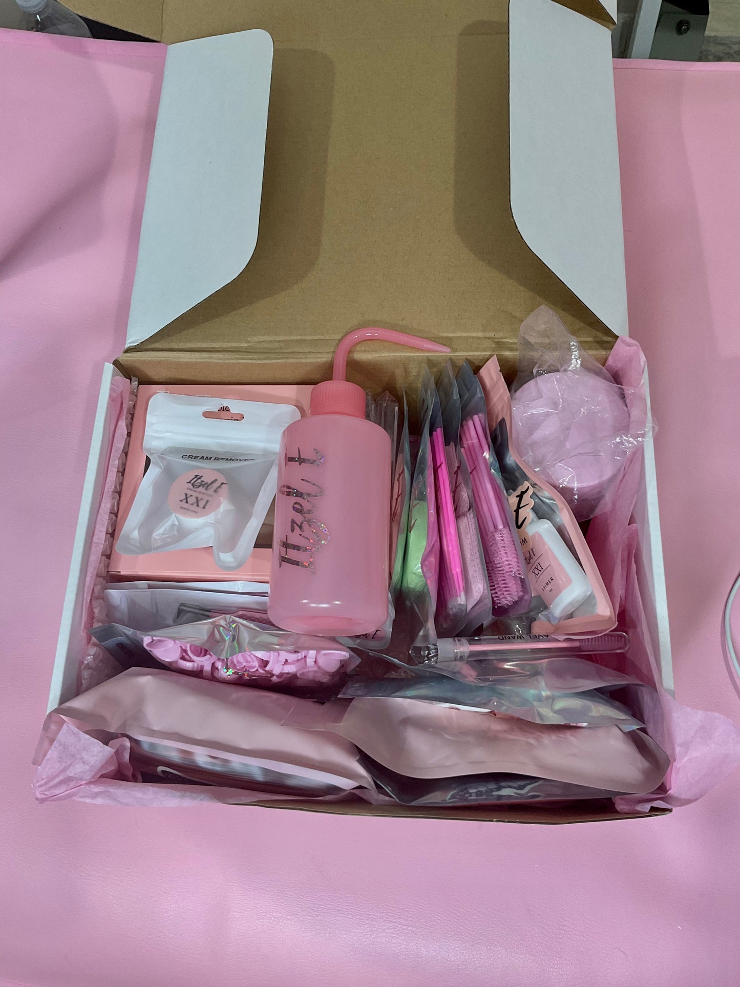 THE ULTIMATE VOLUME LASH KIT